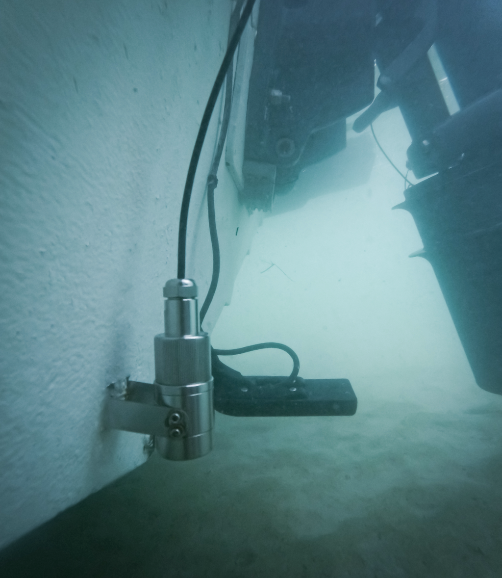 Transom-Mounted Underwater Camera up to 100 meters wide angle